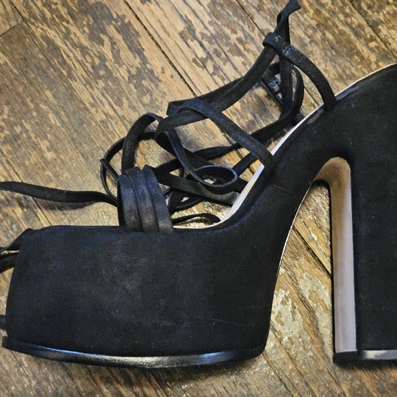 New! SCHUTZ Lynda Nubuck Strappy Platform Sandals - Picture 13 of 15